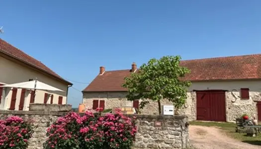 Bel ensemble de deux maisons à la campagne