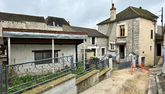 Dpt Yonne (89), à vendre CHITRY maison  ancienne 3 chambres  plusieurs  dépendances  Caves 