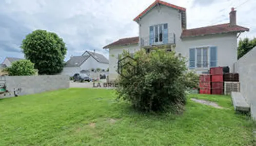 Maison Brie Comte Robert 8 pièce(s) 191.37 m2 