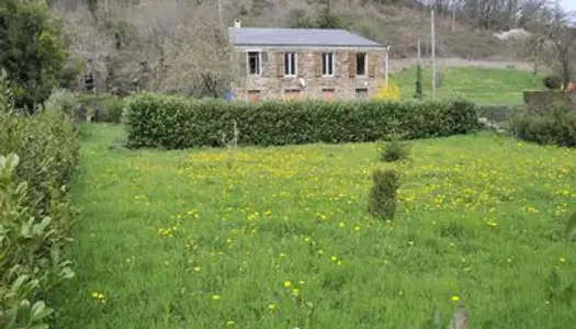 Sud Aveyron, maison en pierres de 74 m² hab et terrain de 1120 m² 