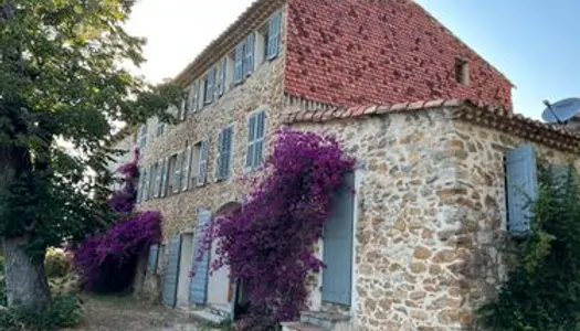 Appartement R+1 43m2 dans une bastide en pierre à Evenos