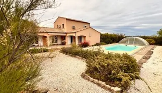 Maison 5 chambres avec jardin et piscine couverte 