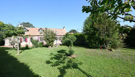 LA CHAPELLE SAINT FRAY - FERMETTE 3 CHAMBRES, TERRAIN , PISCINE ET GARAGES.