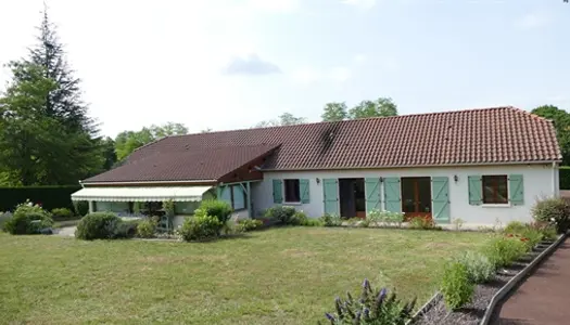 A vendre, sur Rocamadour maison de plain pied de 188m² avec dépendances, terrain 2432m² 