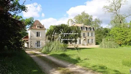 Chateau de 600m2 sur 4 hectares - 9 chambres 