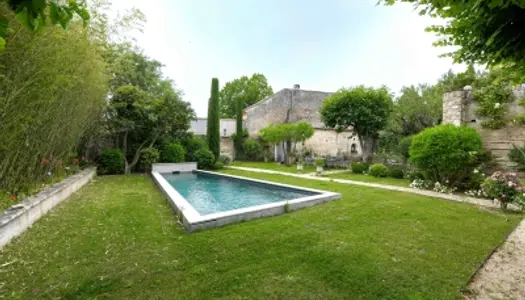 PROPRIÉTÉ UNIQUE AVEC JARDIN ET PISCINE AU CŒUR D'UZÈS 