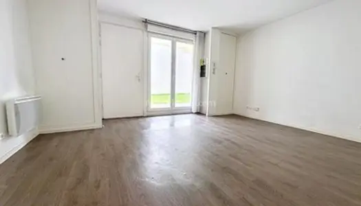 Studio 1 pièce 27 m² 