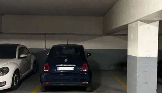 Loue grande place parking 