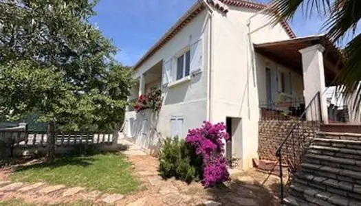 Charmante maison avec piscine vue mer et garage à Bas-Faron 