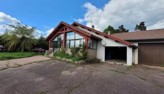 Maison à rafraichir avec dépendances sur Tence 