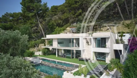 Superbe villa contemporaine vue mer avec toit terrasse. 