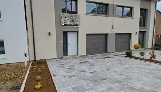 Maison neuve avec jardin proche frontière 