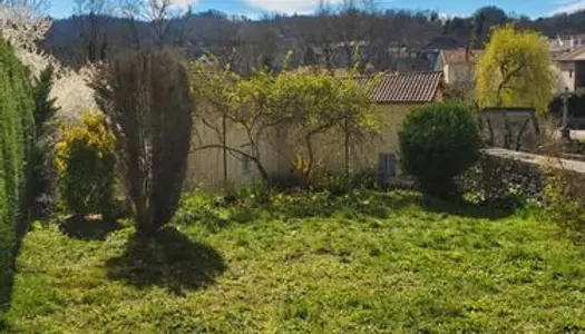 Maison de village avec petit jardin