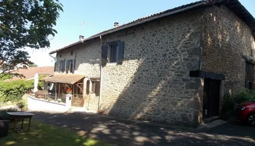 Charmante maison en pierre spacieuse de 4 chambres 