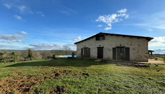 Au calme absolu, Belle Propriété en Pierre comprenant 3 maisons sur 14hectares