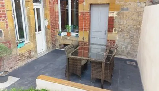 F2 meublé 45m² centre-ville avec belle terrasse privative + cave 