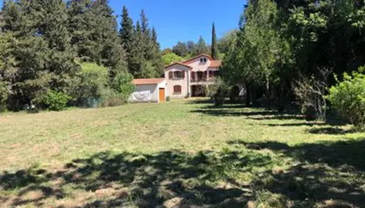 A vendre grande maison à la campagne dans les Pyrénées Orientales
