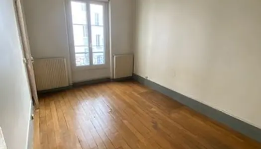 Appartement à Vendre grand 2 Pièces dans le XIV ème 