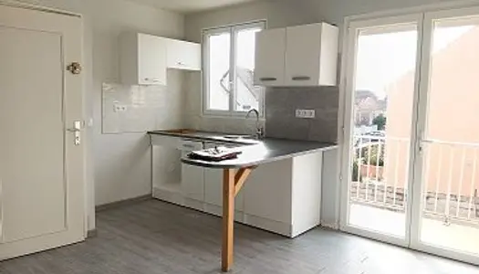 Appartement 3 pièces-cuisine 37 m2 + Pkg + 2 caves