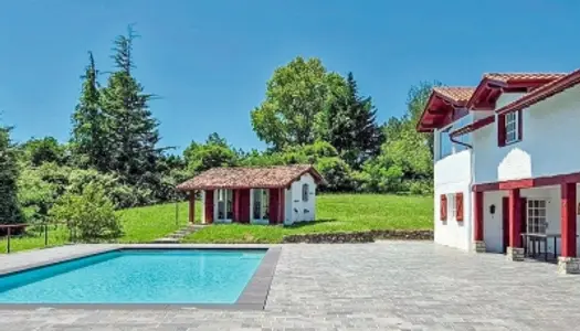 MAISON SUR PARC DE 5 300 M² 