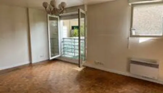 Studio 1 pièce 27 m² 