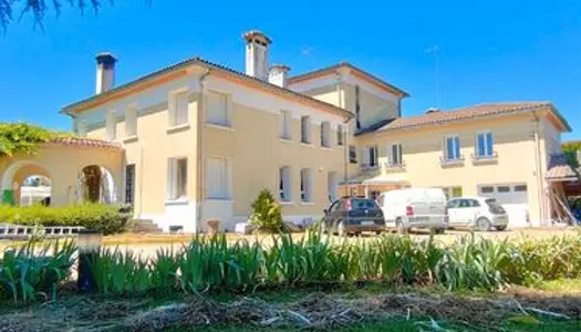 Villa 15 pièces 472 m²