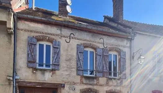 Investissement immobilier - Immeuble à fort potentiel à Villeneuve-sur-Yonne 