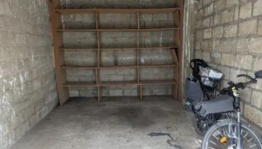 Garage / Grand box dans résidence sécurisée 