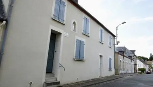 Votre agence France Loire Aubigny S/Nère vous propose cet appartement à la location sur la commune