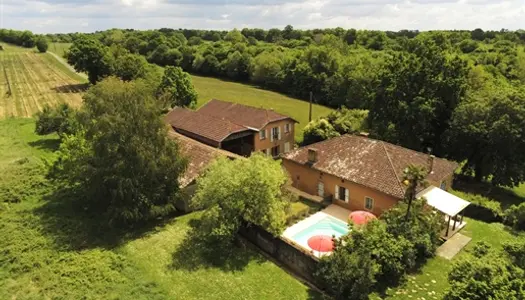 Proche Cazaubon—Ferme Avec Trois Logements, Piscine Et Dependance sur 4331m2 de Terrain