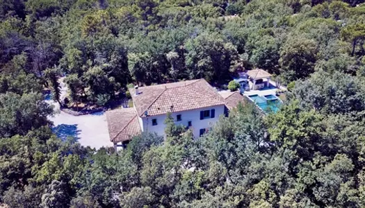 Camps La SOURCE-Maison de qualité avec double garage, piscine, terrain de boules et jardin 