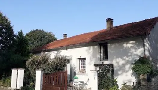 Maison en pierre XVII ém, restaurée, , plan-pied, 128m2, jardin + terrain2600 m2