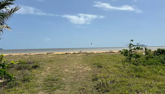 Terrain 2000 m2  accès direct plage des salines idéale pour  