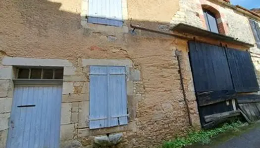 Ideal pied á terre: petite maison en pierre et bâtiment attenant á restaurer entierement 