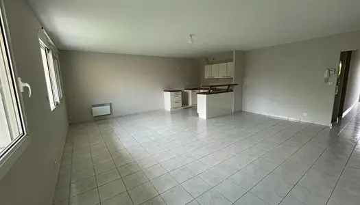 A vendre a LA MEZIERE, Appartement Type 3, 1er etage avec ascenseur, 77m2, 2 chambres, un garage 