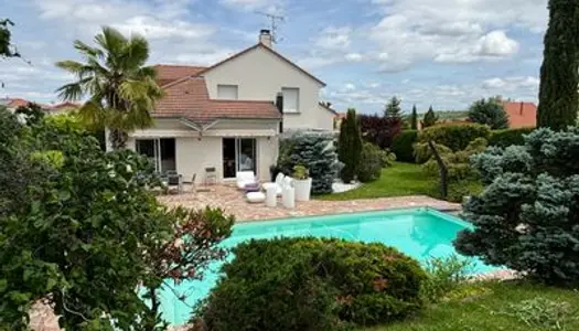Vends maison architecte avec piscine à Romagnat, 200m² 