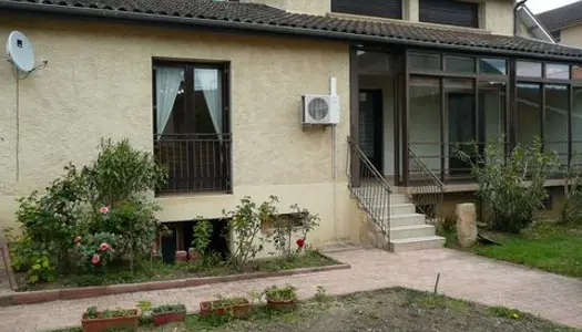 Une maison avec jardin et garage - Deux pas du cen