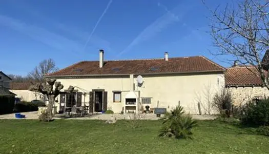 Charmante maison bien présentée située dans un hameau calme