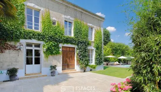 Maison bourgeoise en coeur de ville avec piscine 