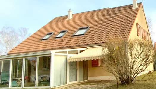 Maison bourgeoise de 204 m2 au calme, 4 chambres .