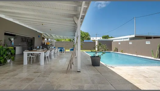 Très belle maison T4 avec piscine, grande terrasse + bungalow 