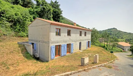 Maison Coursegoules 5 pièce(s) 230 m2 sur 1910 m² 