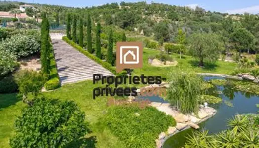 Villa 16 pièces 696 m²