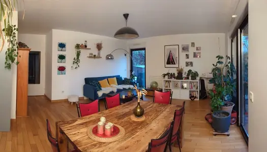 Grand appartement en rez de jardin et bord de parc 