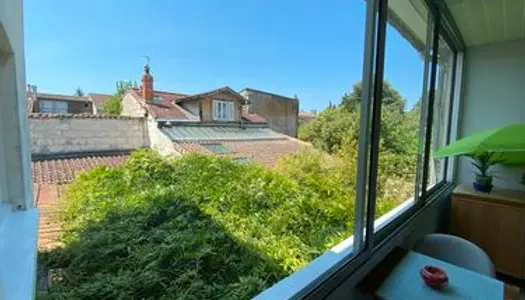 Appartement rénové 4 pièces barrière du Médoc