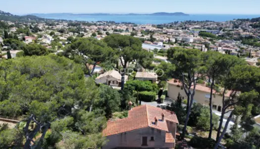 Maison vue mer à vendre dans un secteur résidentiel verdoyan 