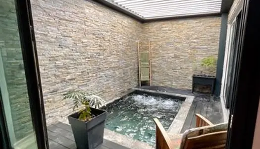 Villa moderne avec spa et jardin 
