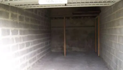 Grand Garage (idéal Dépot) L:8m50 X3m- dans cour fermée 