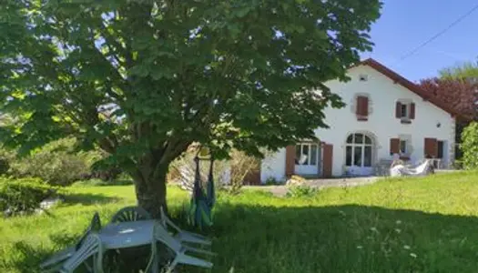 Beau corps de ferme composé de 3 logements