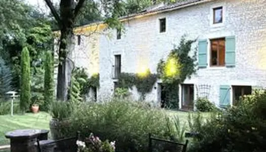 Magnifique Ancien Moulin Rénové, Vue sur Château, Jardin Exotique, Piscine, 5 Chambres